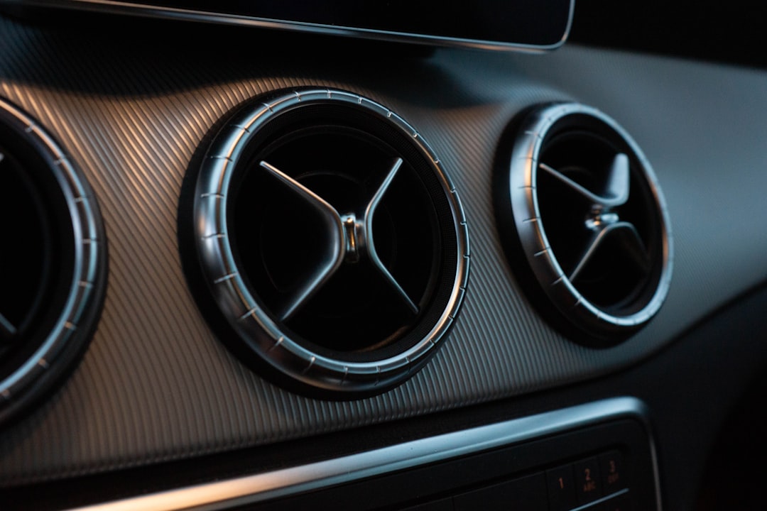 Airco auto maakt geluid: dit zijn de oorzaken en wat je ermee doet