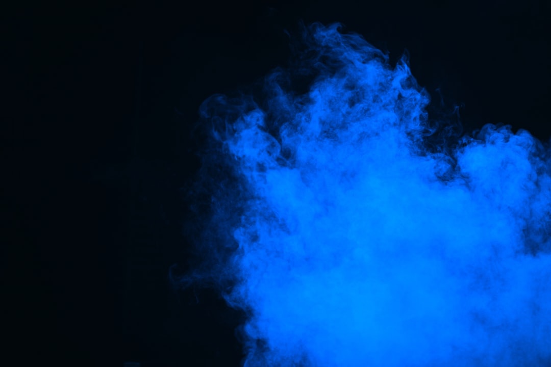 Blauwe rook uit de uitlaat bij optrekken: dit zijn de oorzaken