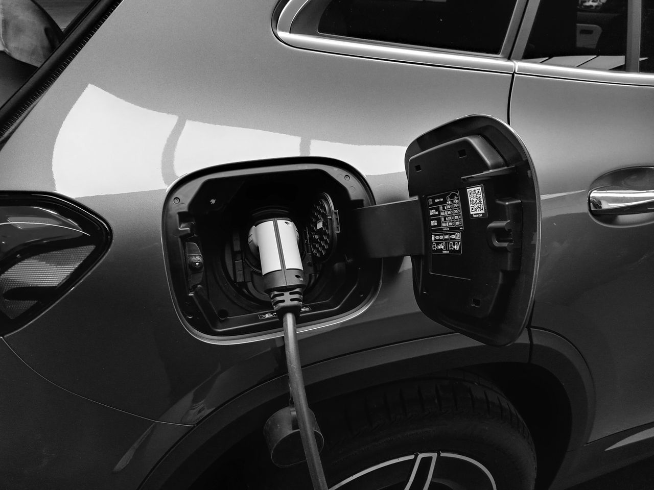 Elektrische auto opladen thuis via 220V: hoe lang duurt het echt?